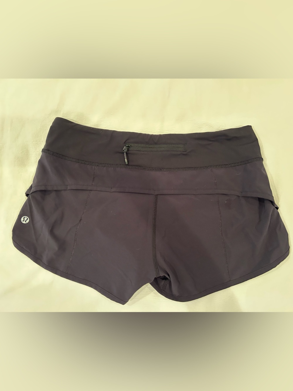 lululemon athletica Size 6 Black Low Rise Speed Up Shorts 2.5